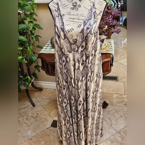Jennifer Lopez faux snakeskin midi dress!